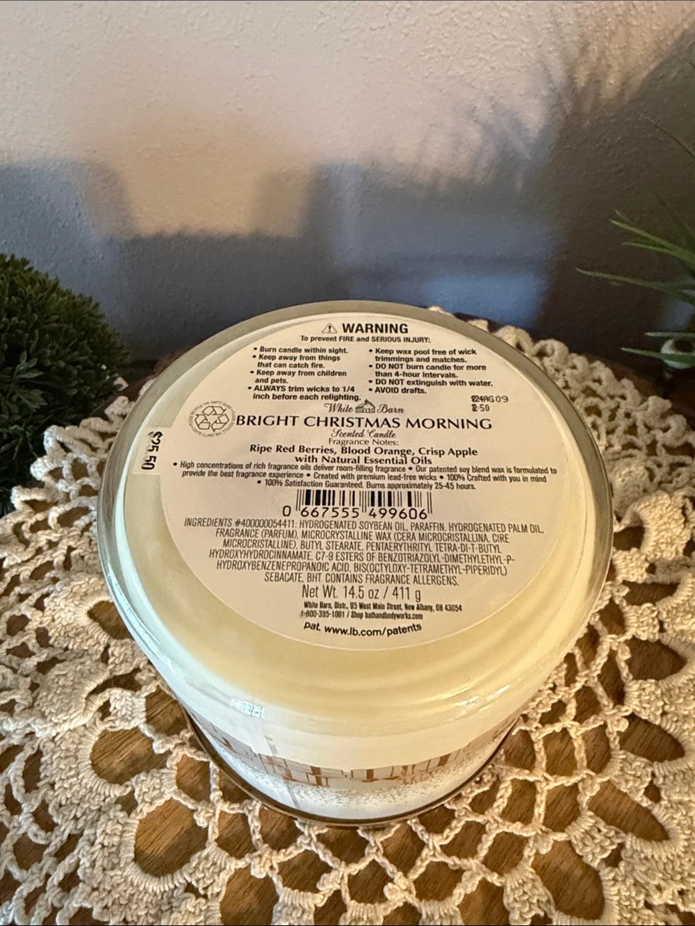 Bright Christmas Morning Scented Candle - White & Gold - Picture 4 of 4